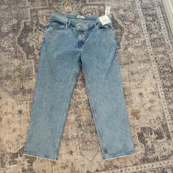 Abercrombie and Fitch The 90's straight Ultra high rise Jeans Denim Light Wash - Picture 1 of 9